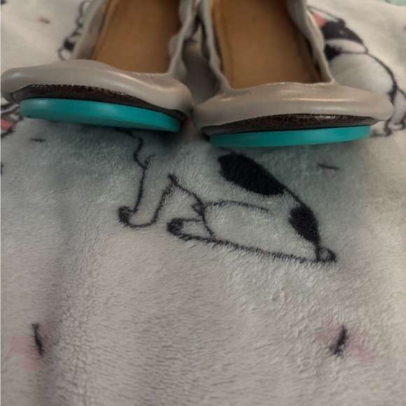 Tieks 8 - Picture 3 of 5